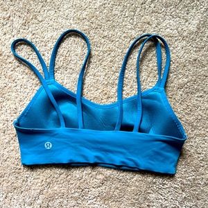 Size 4, Lululemon like a cloud bra